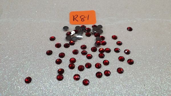 Rhinestone #R81 (4 mm red rhinestone)