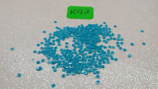 Rhinestone #R93 (1.5 mm Teal jelly rhinestone)