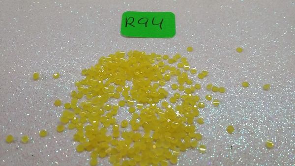 Rhinestone #R94 (1.5 mm yellow jelly rhinestone)