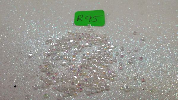Rhinestone #R95 (1.5 mm opalescent jelly rhinestone)
