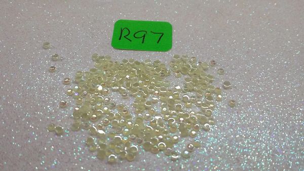 Rhinestone #R97 (1.5 mm yellow jelly rhinestone)