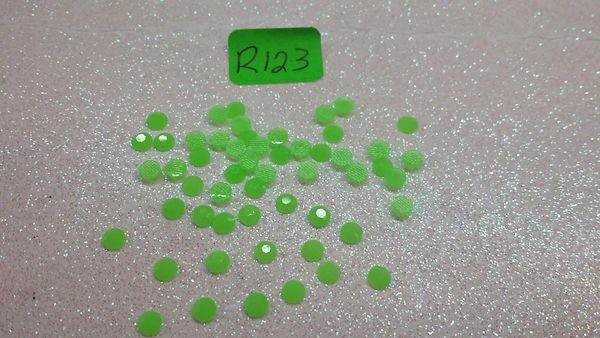 Rhinestone #R123 (3 mm green jelly rhinestone)