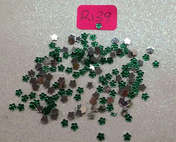 Rhinestone #R139 (2 mm green flower rhinestone)