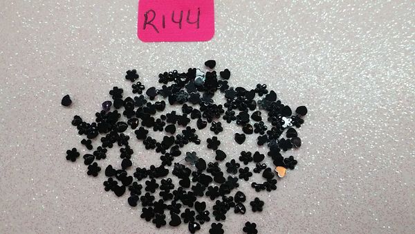 Rhinestone #R144 (black flower rhinestone)