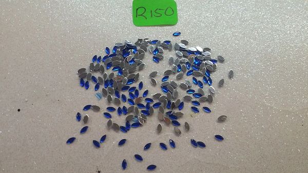 Rhinestone #R150 (blue oval rhinestone)