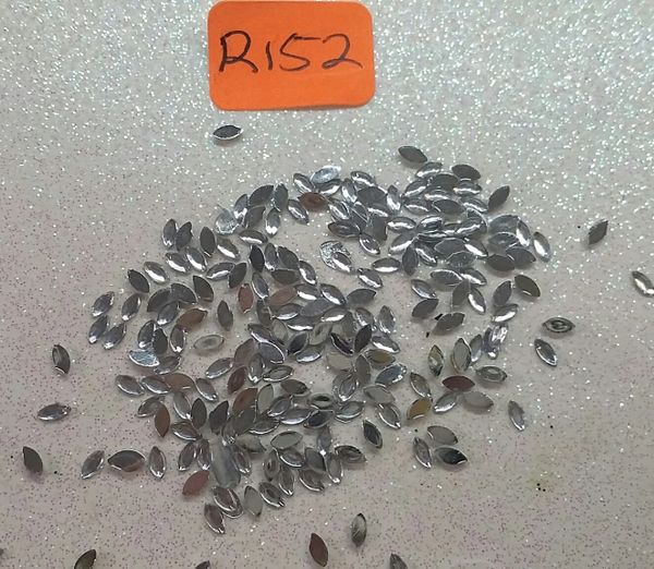 Rhinestone #R152 (silver oval rhinestone)