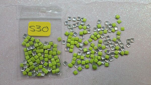 Stud #30 - S30 (2 mm neon green square stud)