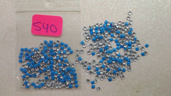 Stud #40 - S40 (1 mm neon blue square stud)