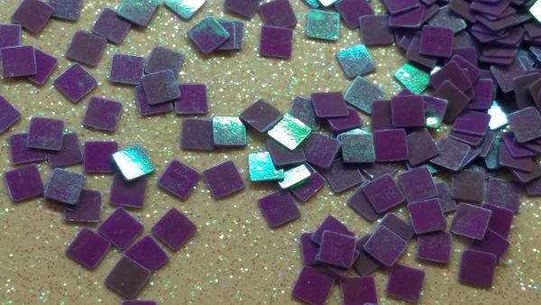 IN88 Iridescent Lavender Square Insert (1.5 gr baggie)