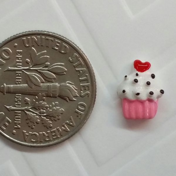 Charm #27 - Cupcake with a heart (Perfect For Floating Lockets,, Nail Decoration & Crafts)