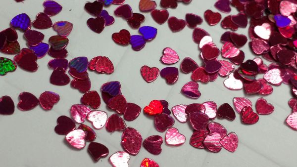 IN173 Holographic Candy Red Heart Insert (1.5 gr baggie)