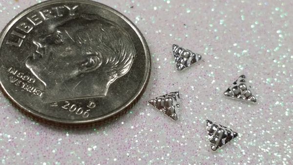 3D Charm #14 Silver 3mm Triangle Pyramid Stud (pack of 4)