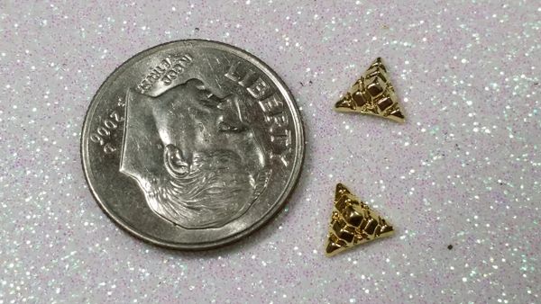 3D Charm #9 Gold 5mm Triangle Pyramid Stud (pack of 2)
