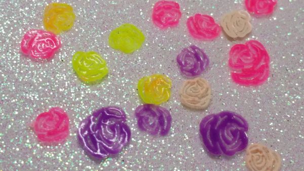 ING180 Multi Colored Gummy Rose Insert (1.5 gr baggie)