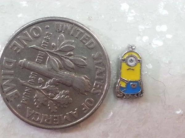 Charm #FL39- Minion #2 (1piece)(perfect for nails, or living & floating lockets)