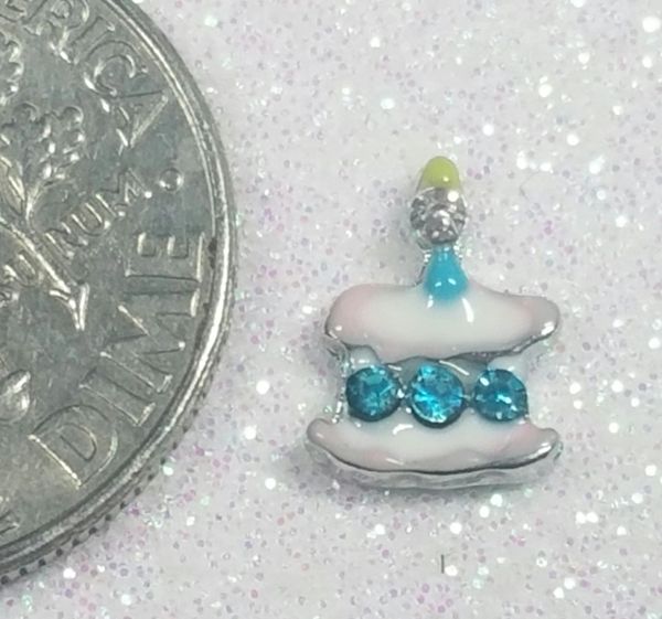 Charm #FL53- Cupcake (1piece)(perfect for nails, or living & floating lockets)