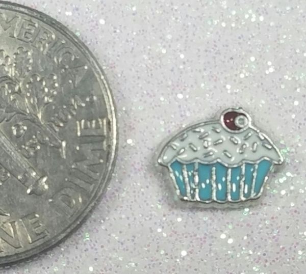 Charm #FL54- Cupcake (1piece)(perfect for nails, or living & floating lockets)