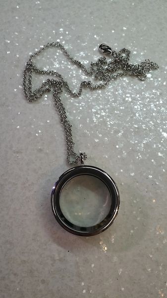 Living Locket or Floating Locket Necklace- No stones