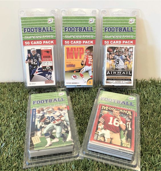 Chicago Bears- (10) Card Pack NFL Football Different Bear Superstars  Starter Kit! Comes in Souvenir Case! Great Mix of Modern & Vintage Players  for