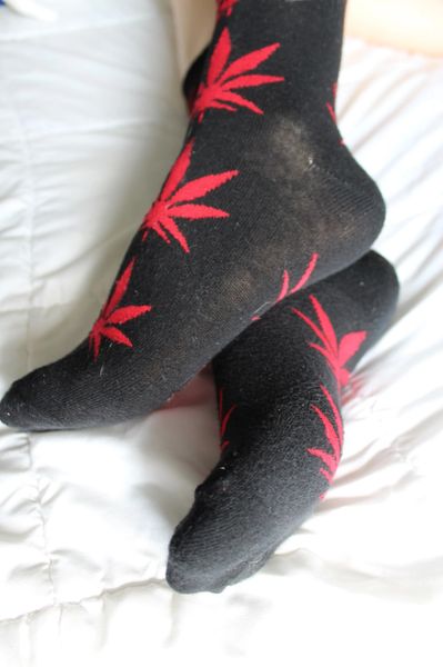 Well Worn Thick Tight Fitting Black & Red Ganja Leaf Socks