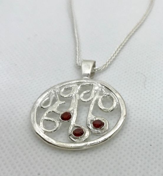 Berry Pendant w Garnets