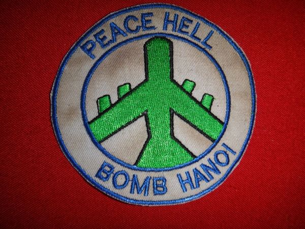 Vietnam War Patch US Air Force Bombing Missions PEACE HELL BOMB HANOI.