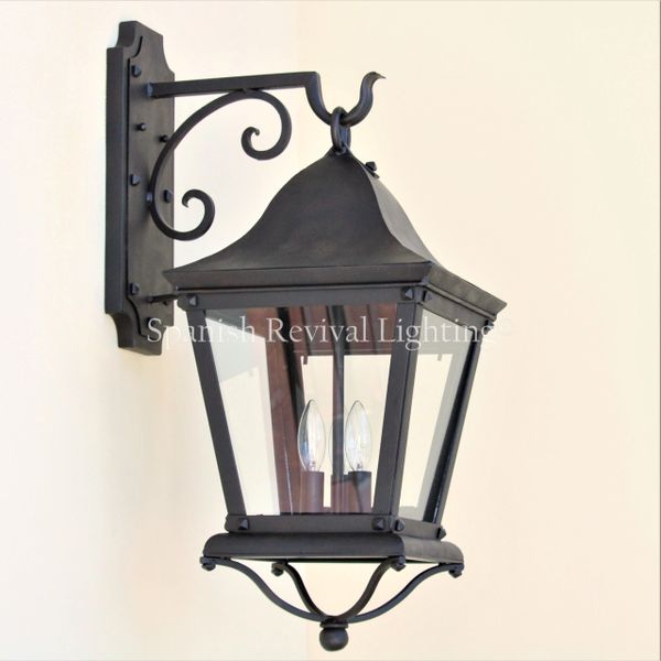 Traditional Outdoor Wall Lanterns