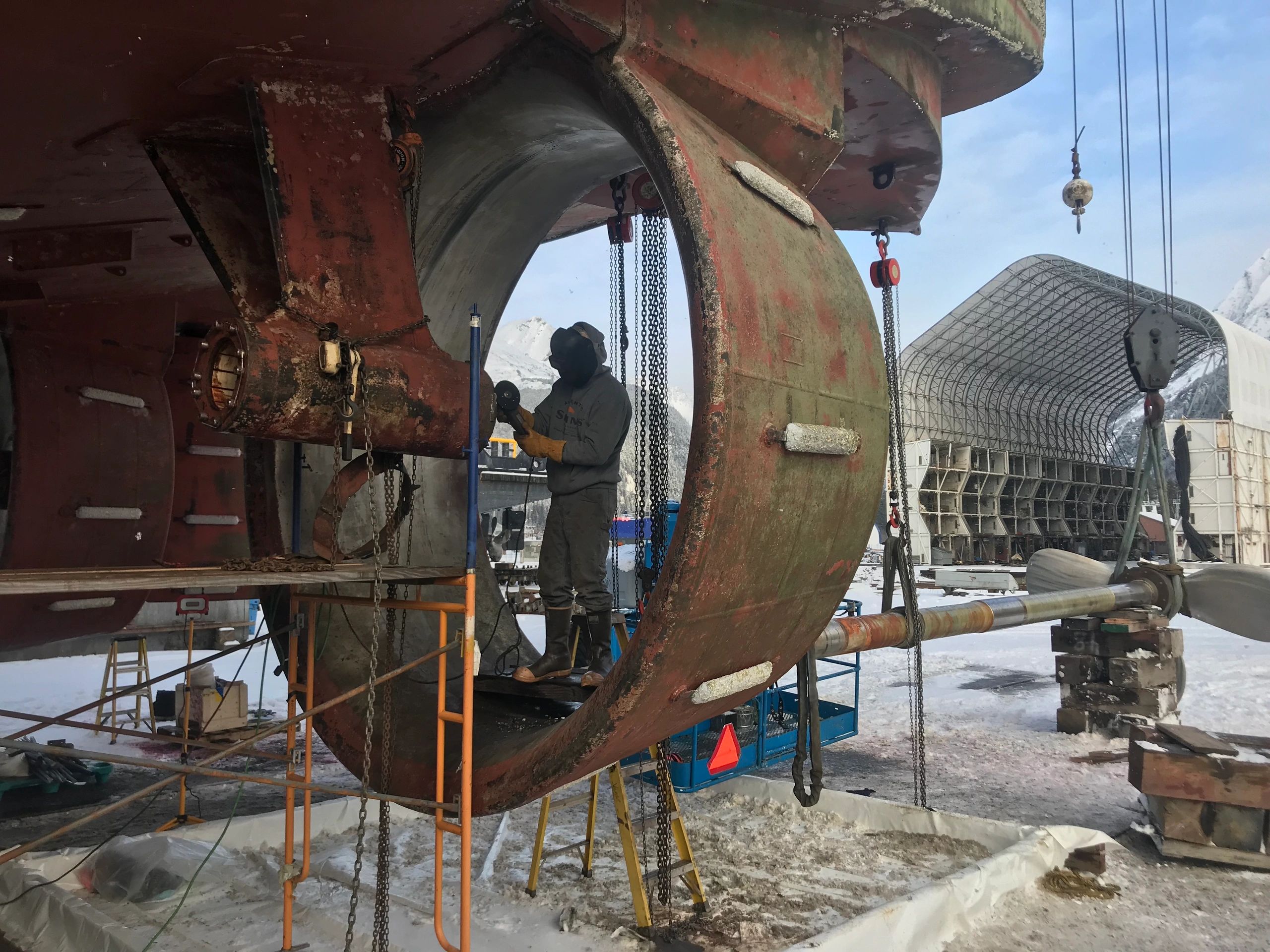 Cutlass Bearing replacement in a shipyard