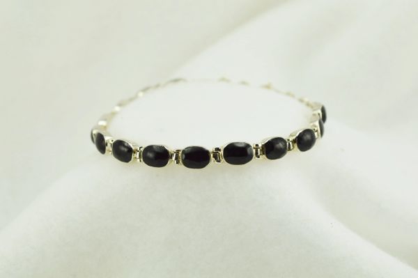 Sterling silver black onyx link 7.5" bracelet. B071