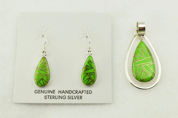 Sterling silver gaspeite inlay raindrop shaped earrings and pendant set. S274