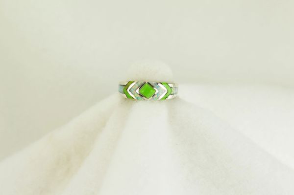 Sterling silver gaspeite and white opal inlay ring. R148