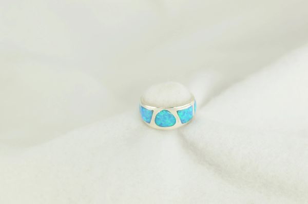 Sterling silver blue opal inlay ring. R240