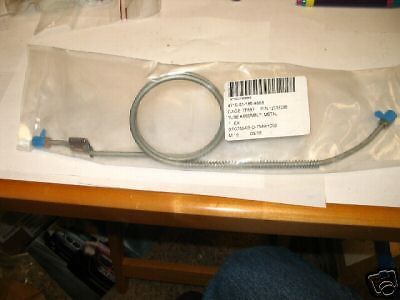 M998 TEE TO FRONT LH CALIPER BRAKE LINE 5584144, 4710-01-185-9668 NOS