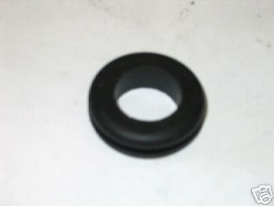 M151 BATTERY CABLE GROMMET MS35489-17, 5325-00-281-1557 NOS
