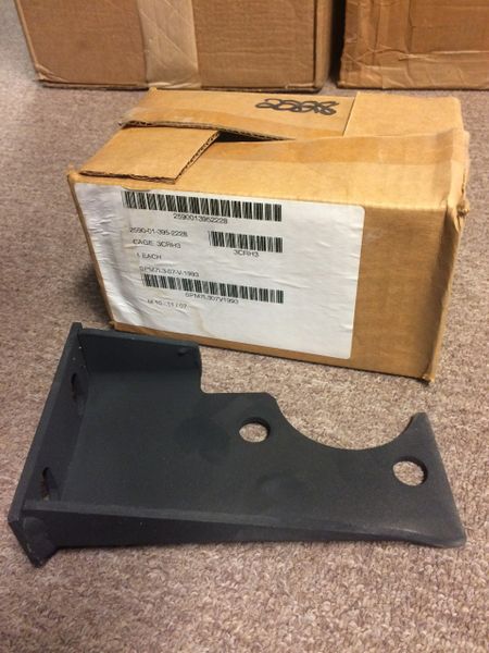 M998 L.H. FRONT AXLE DIFFERENTIAL MOUNTING BRACKET 12338150-6, 2590-01-395-2228 NOS
