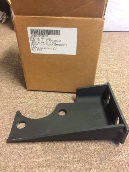 M998 R.H. FRONT AXLE DIFFERENTIAL MOUNTING BRACKET 12338150-7, 2590-01-395-2229 NOS