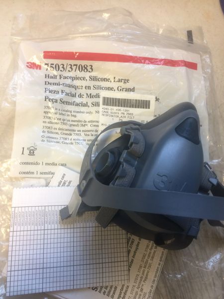 3M 7500 SERIES HALF FACEPIECE, SILICONE, MODEL 7503 / 37083 NEW