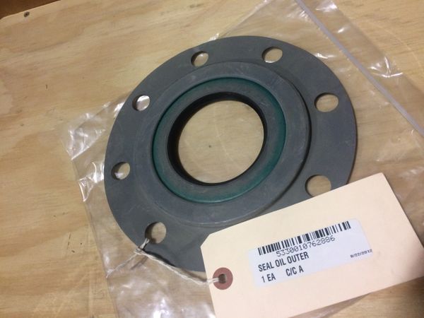 M915 AM GENERAL OUTER OIL, AXLE SEAL 5553207, 5330-01-076-2886 NOS