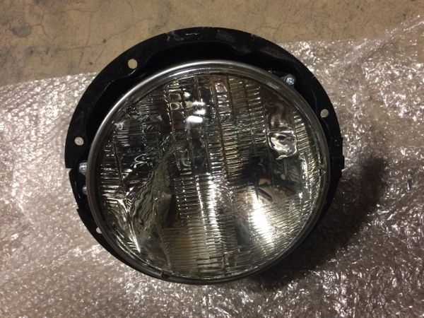 NAVISTAR INTERNATIONAL LIGHT BULB 318858C91, 6220-01-131-1528 NOS