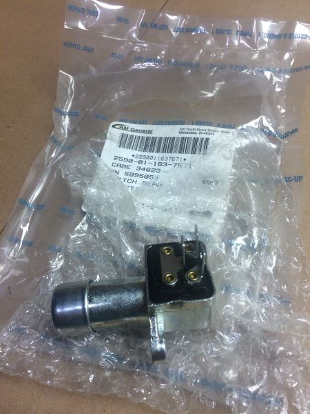 M998 HEADLIGHT BEAM SELECTING SWITCH 5995053, 2590-01-163-7671 NOS