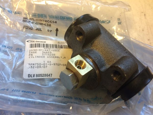 M35 FRONT WHEEL CYLINDER 12448554, 5714235, 2530-01-441-4866 NOS