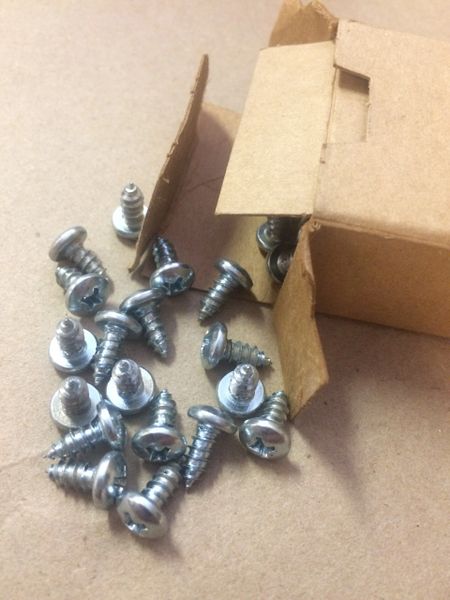 100 STAINLESS STEEL MACHINE SCREWS #8 X 3/8" NEW