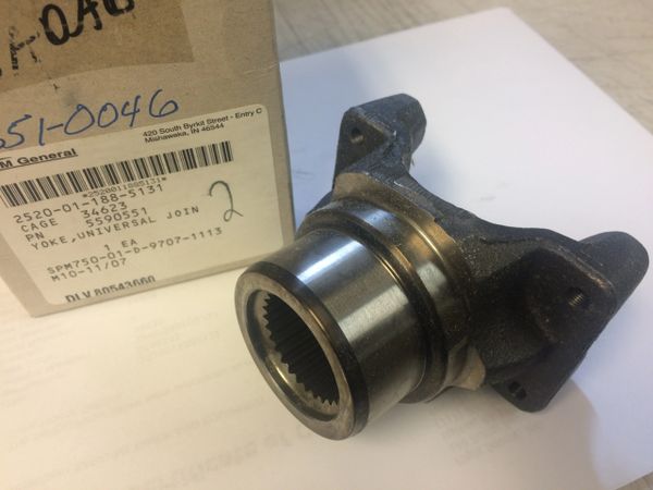 M998 UNIVERSAL JOINT YOKE 5590551, 2520-01-188-5131 NOS