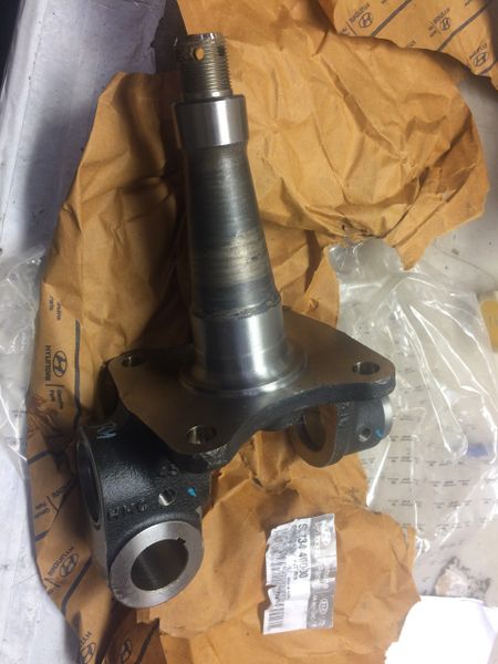 HYUNDAI R.H. SPINDLE 56734 45000 NEW