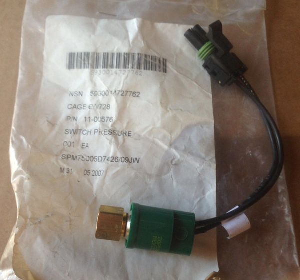 M1113 PRESSURE SWITCH 11-00576, 5930-01-472-7762 NOS