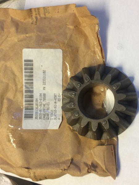 M1078 BEVEL GEAR 2233J1102, 3020-01-363-8104 NOS