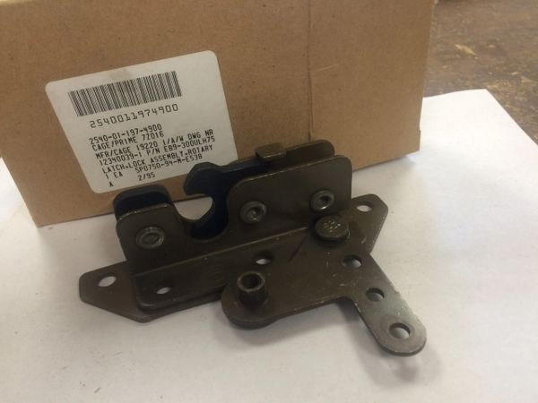 M1113, M1114 RH HARD DOOR LOCK 12340039-1, 2540-01-197-4900 NOS