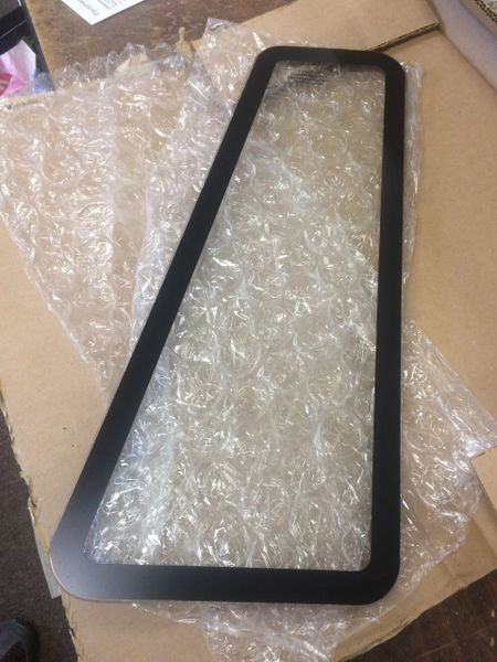 M1078 R.H SIDE CAB WINDOW 12418136-002, 2510-01-455-7283 NOS