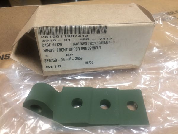 M998 UPPER L.H. WINDSHIELD HINGE 12338841-1, 2510-01-198-7413 NOS