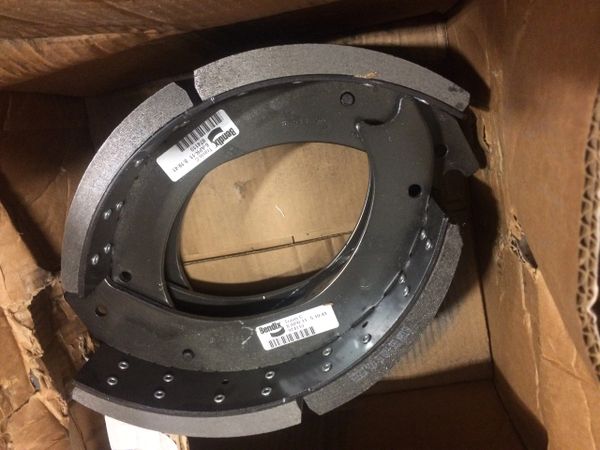 1 PAIR HEMTT BENDIX BRAKE SHOE LINING ASSEMBLY 974110, 2530-01-504-3976 NOS